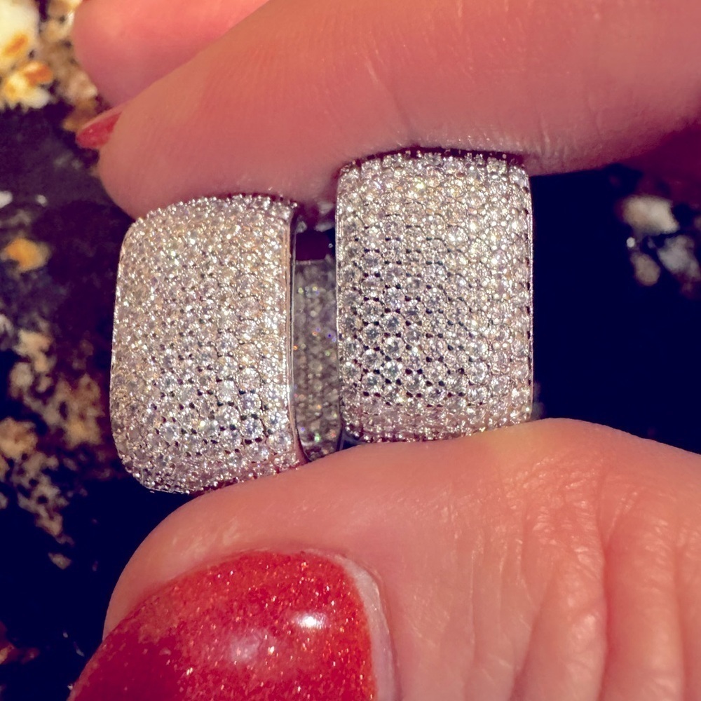 Sparkling‎ new earrings !